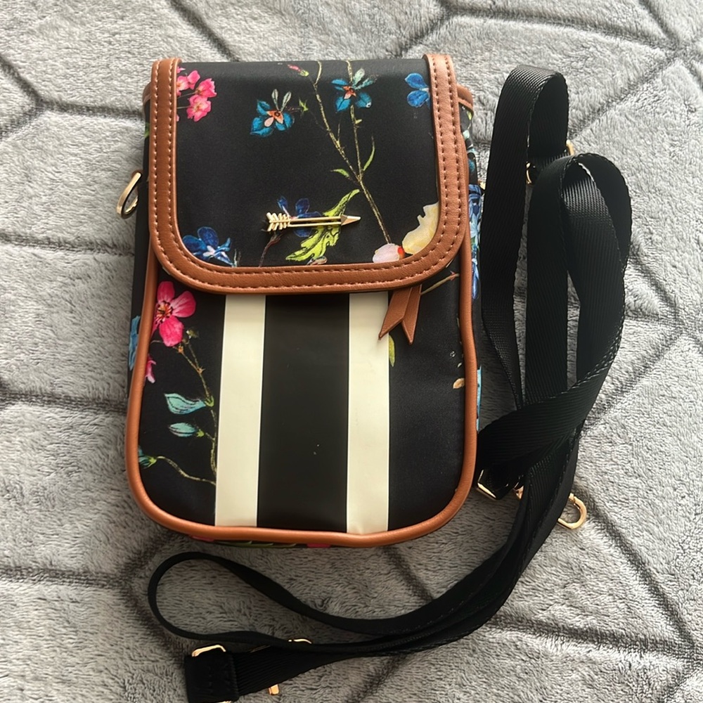 Stella and dot small purse